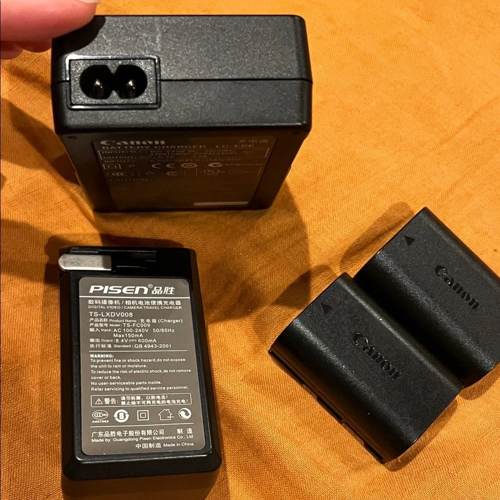 Canon LP-E6 Battery 2 pack and double Charger Kit